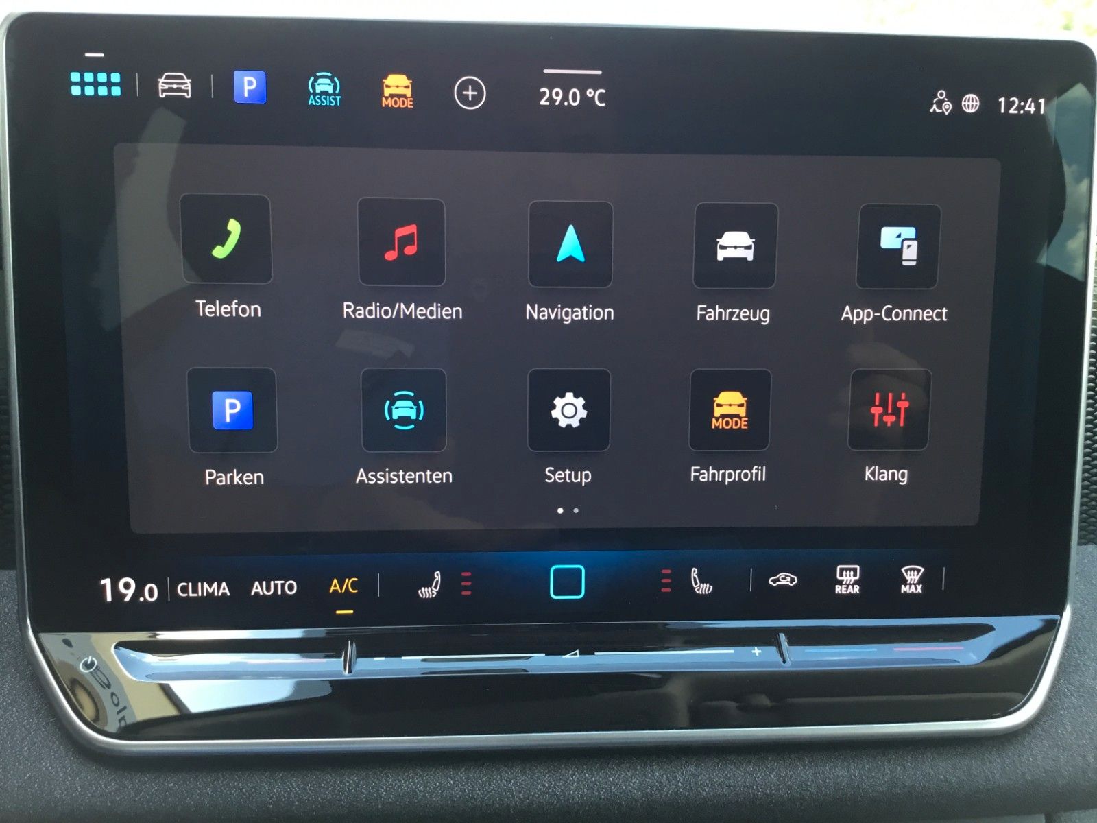 Fahrzeugabbildung Volkswagen Tiguan 1.5 eTSI DSG+AHK+LED+Kamera+Sitzheizung