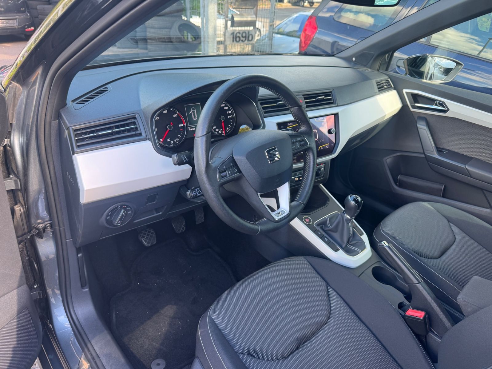 Fahrzeugabbildung SEAT Arona Xcellence LED+Navi+ACC+Lane