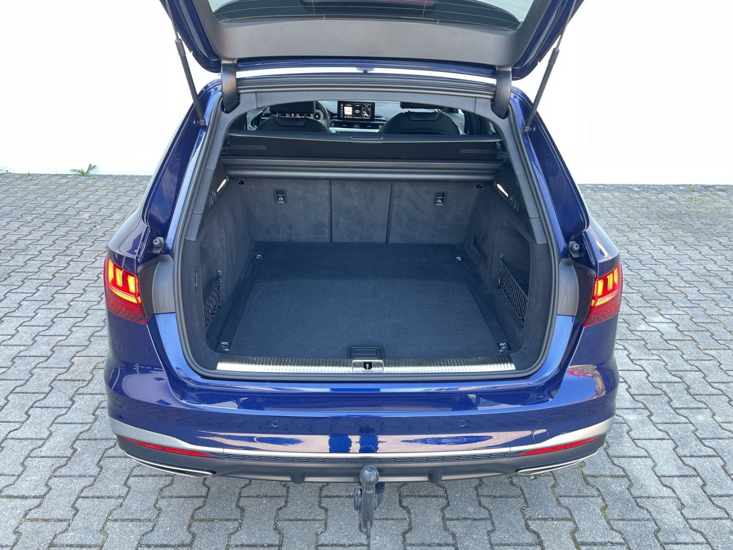 A4 40 TFSI Avant S line quattro Matrix/AHK/Pano/