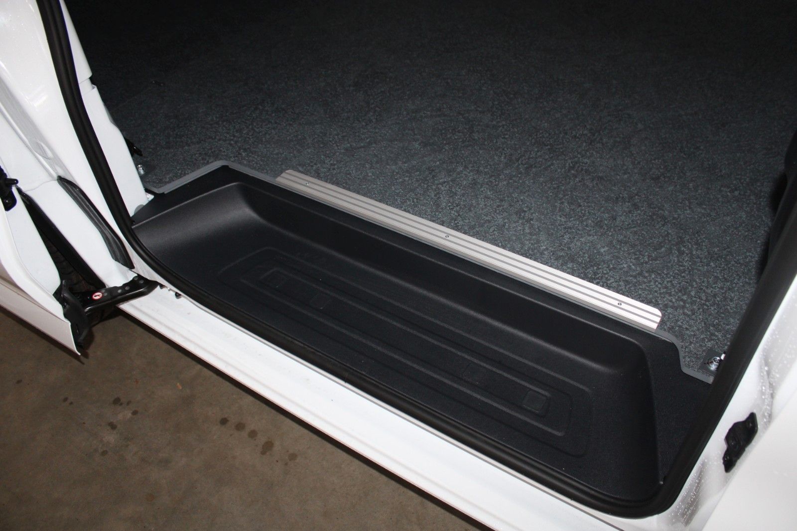 Fahrzeugabbildung Ford Transit Custom TREND PHEV L1 LED NAVI Technolog