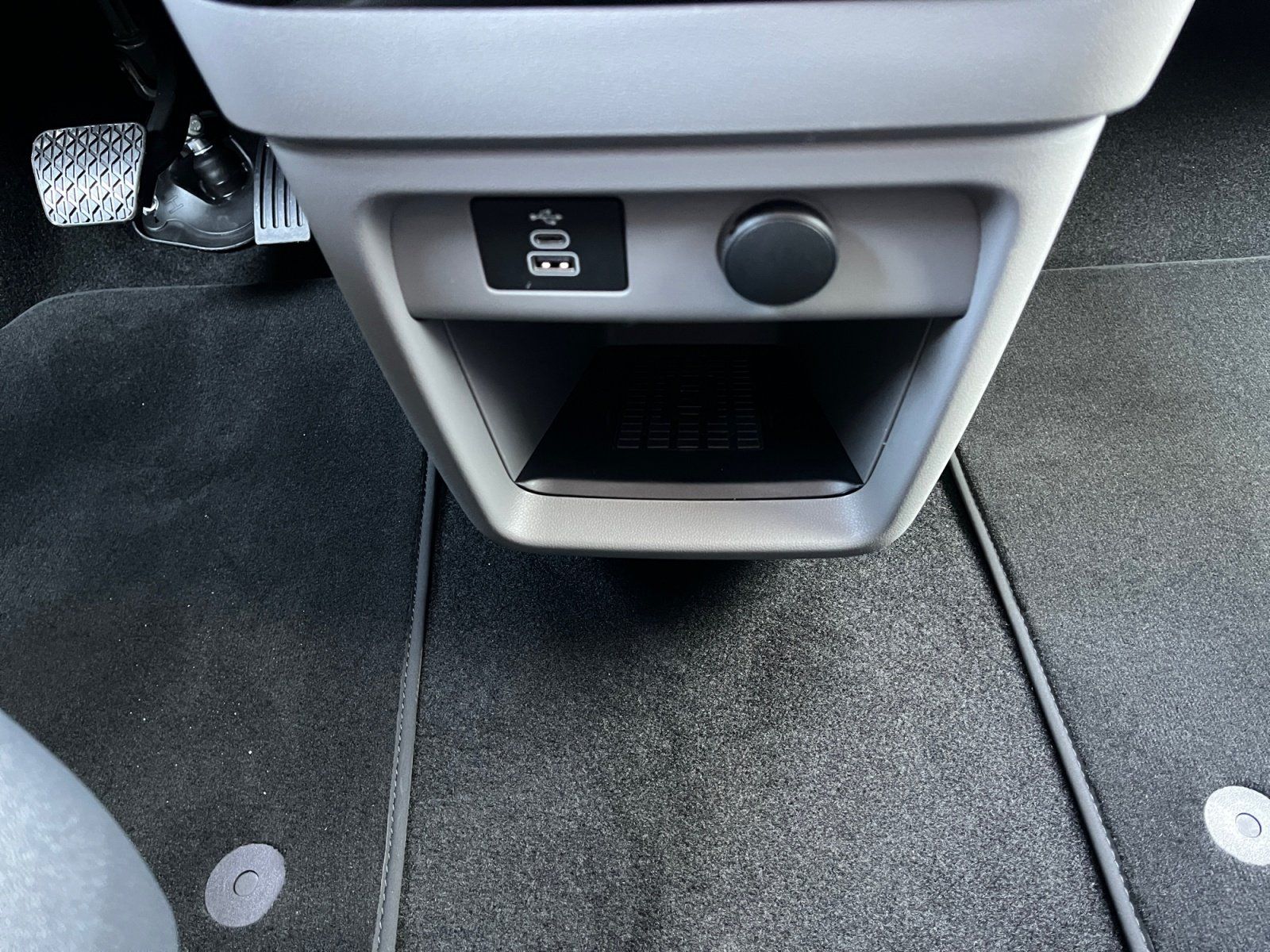 Ford Tourneo Custom - Bild 24