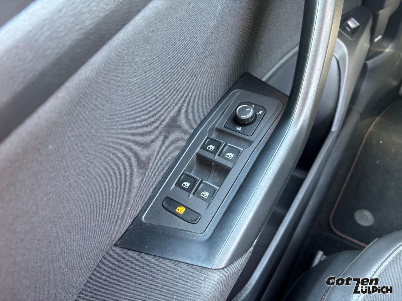 Fahrzeugabbildung Volkswagen T-Roc Sport 1.5 TSI App-Connect E-Heckklappe PDC