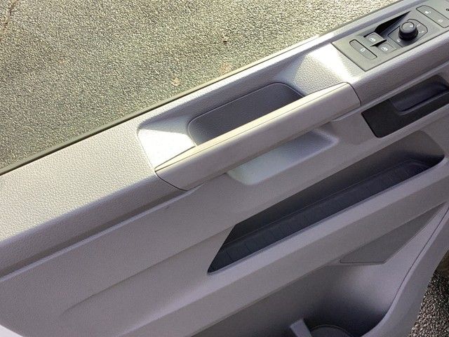 Fahrzeugabbildung Volkswagen T6 Kombi T6.1 TDI 9-Sitzer KLIMA PDC DAB