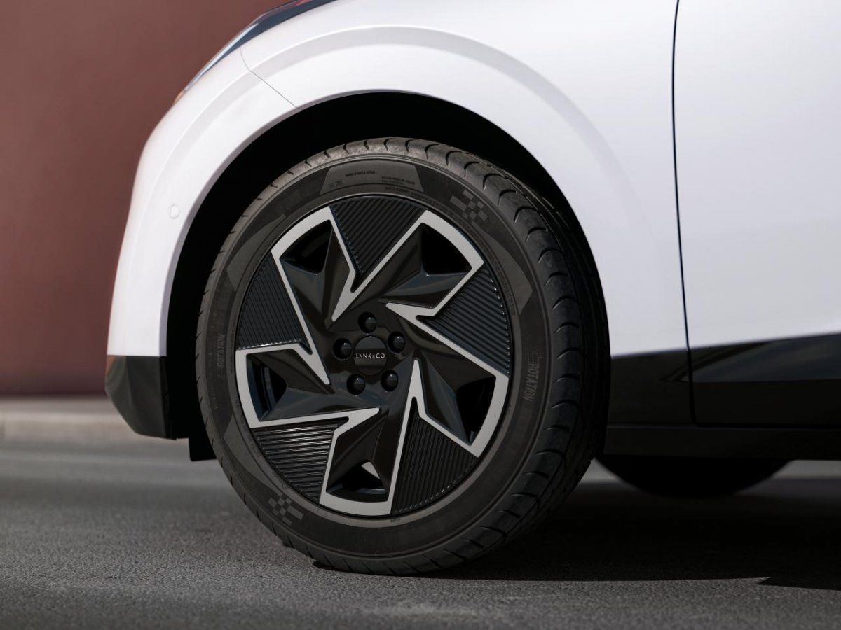 Lynk & Co 02