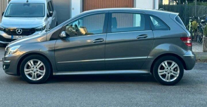 Mercedes-Benz B 200