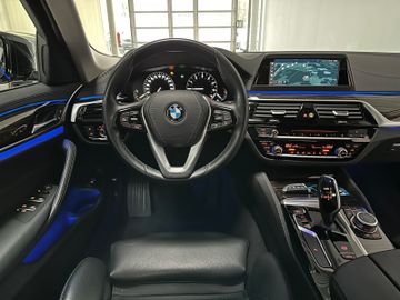 Fahrzeugabbildung BMW 520i Luxury Line Kamera HiFi Alarm Komfzg Panora