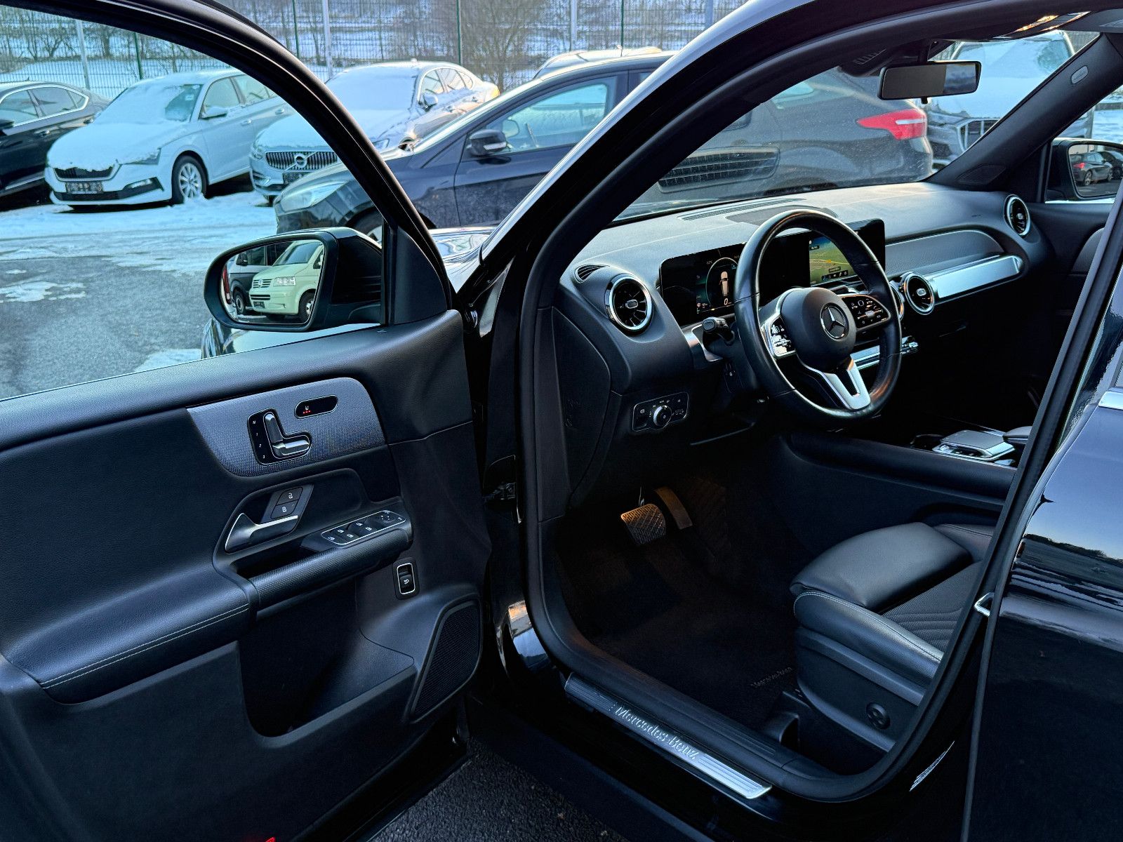Fahrzeugabbildung Mercedes-Benz GLB 220d 4Matic Aut AHK DAB Navi Memory SHZ PDC
