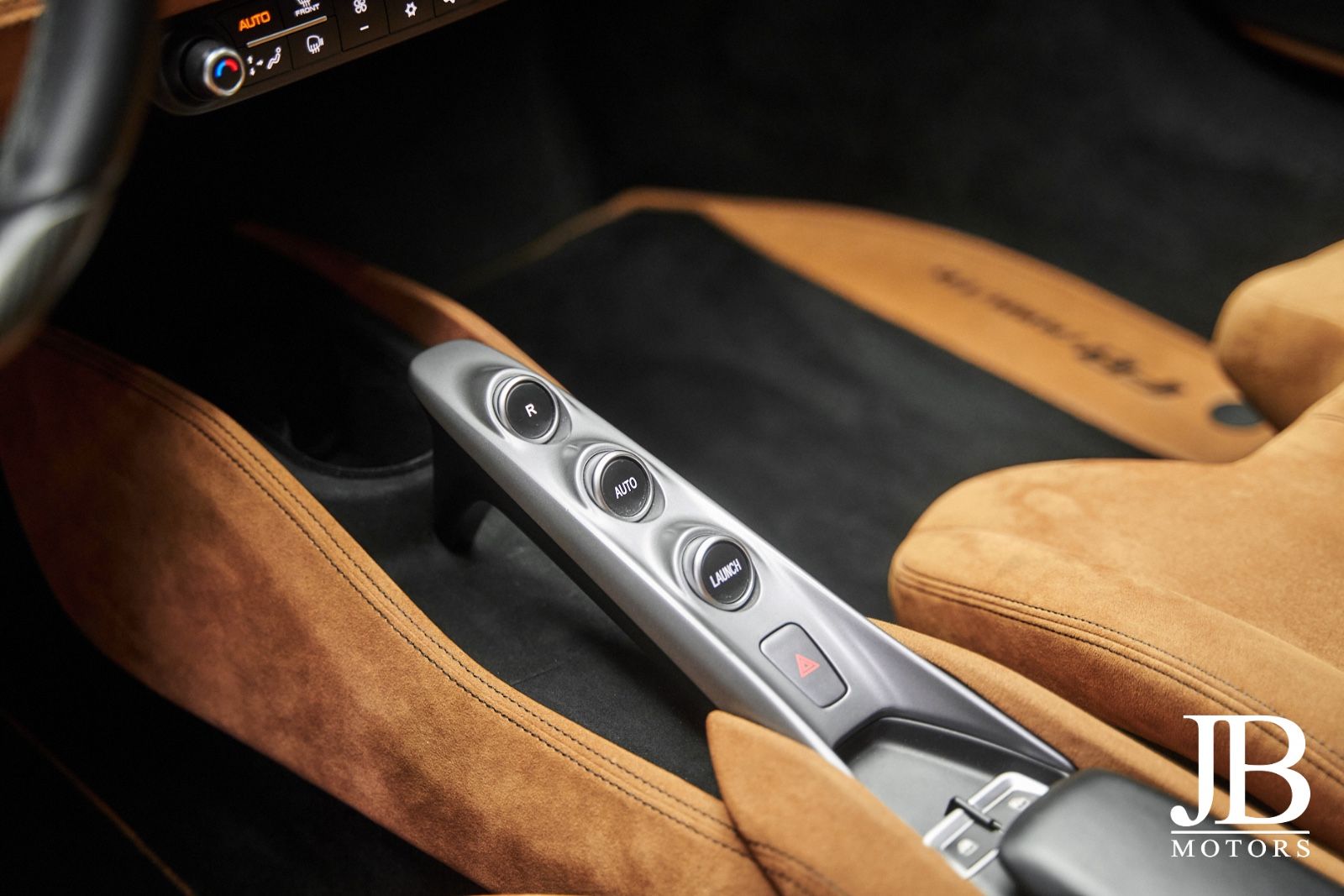Fahrzeugabbildung Ferrari F8 Tributo Carbon Lift Racing Seat CarPlay