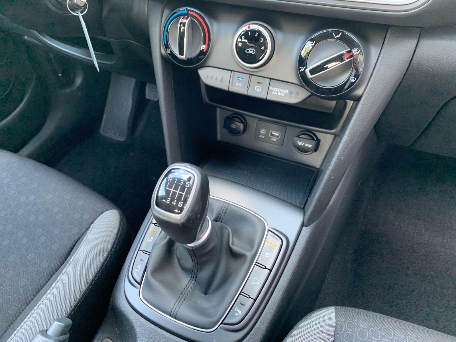 Fahrzeugabbildung Hyundai KONA 1.0 T-GDI Trend AHK Navi 8x bereift