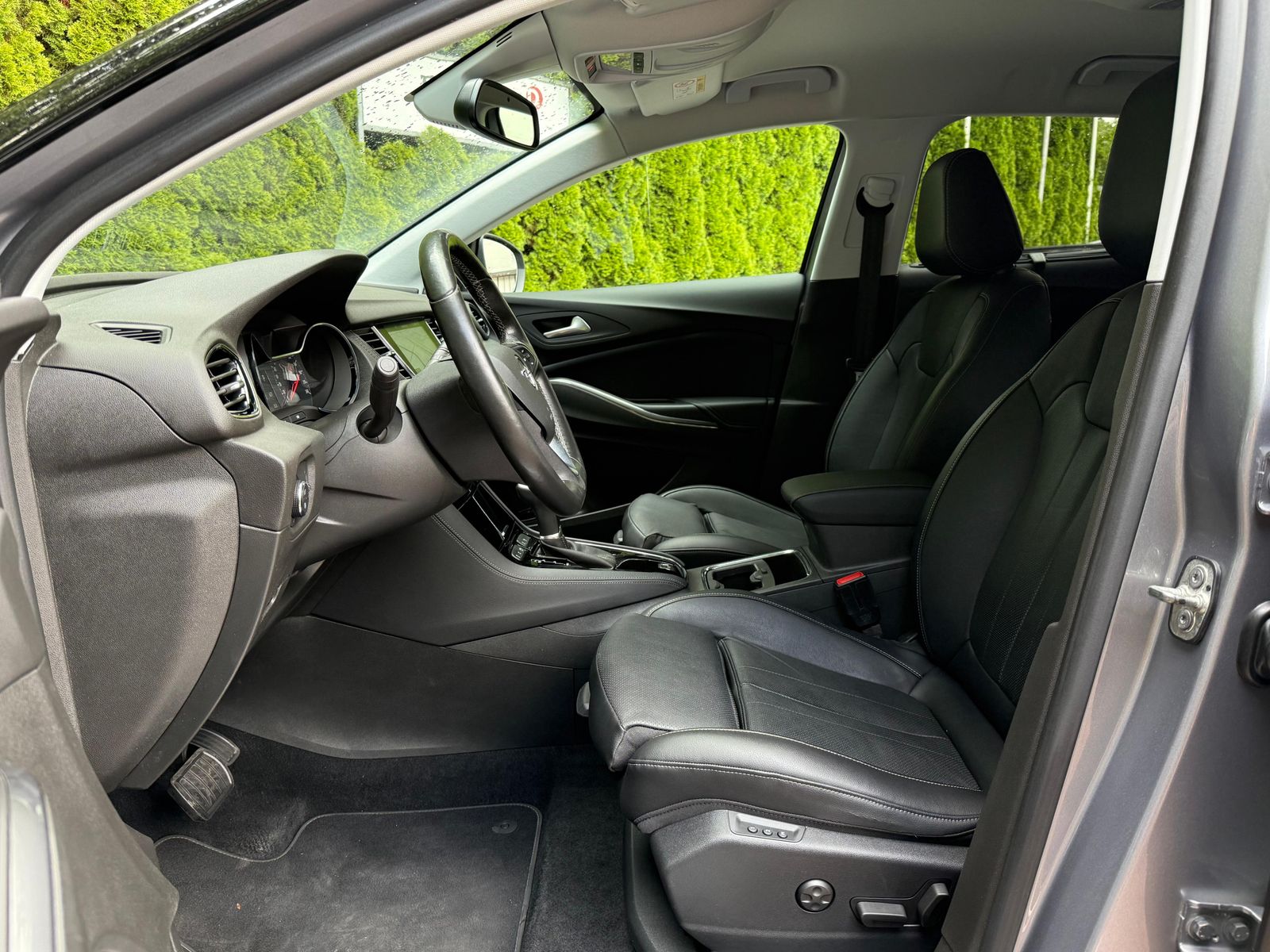 Fahrzeugabbildung Opel Grandland 2.0 CDTI Ultimate LED+LEDER+NAV+KAM360