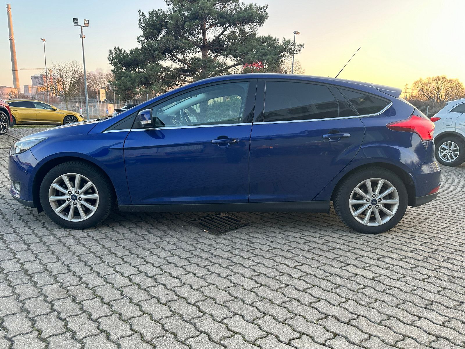 Fahrzeugabbildung Ford Focus Lim. Titanium