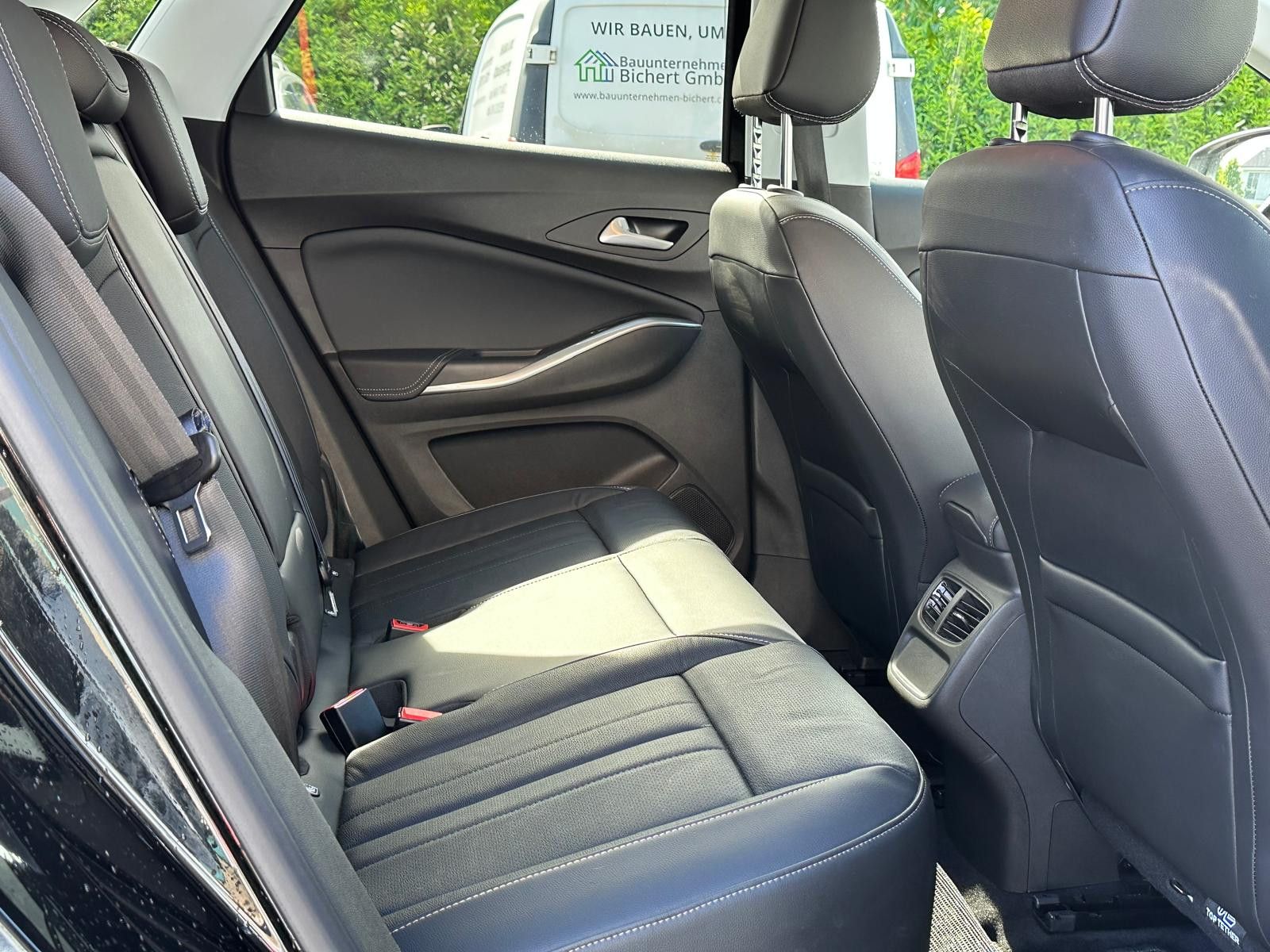 Fahrzeugabbildung Opel Grandland GSe PHEV 1.6 AWD+LED+360+SHZ+ACC+NAVI+