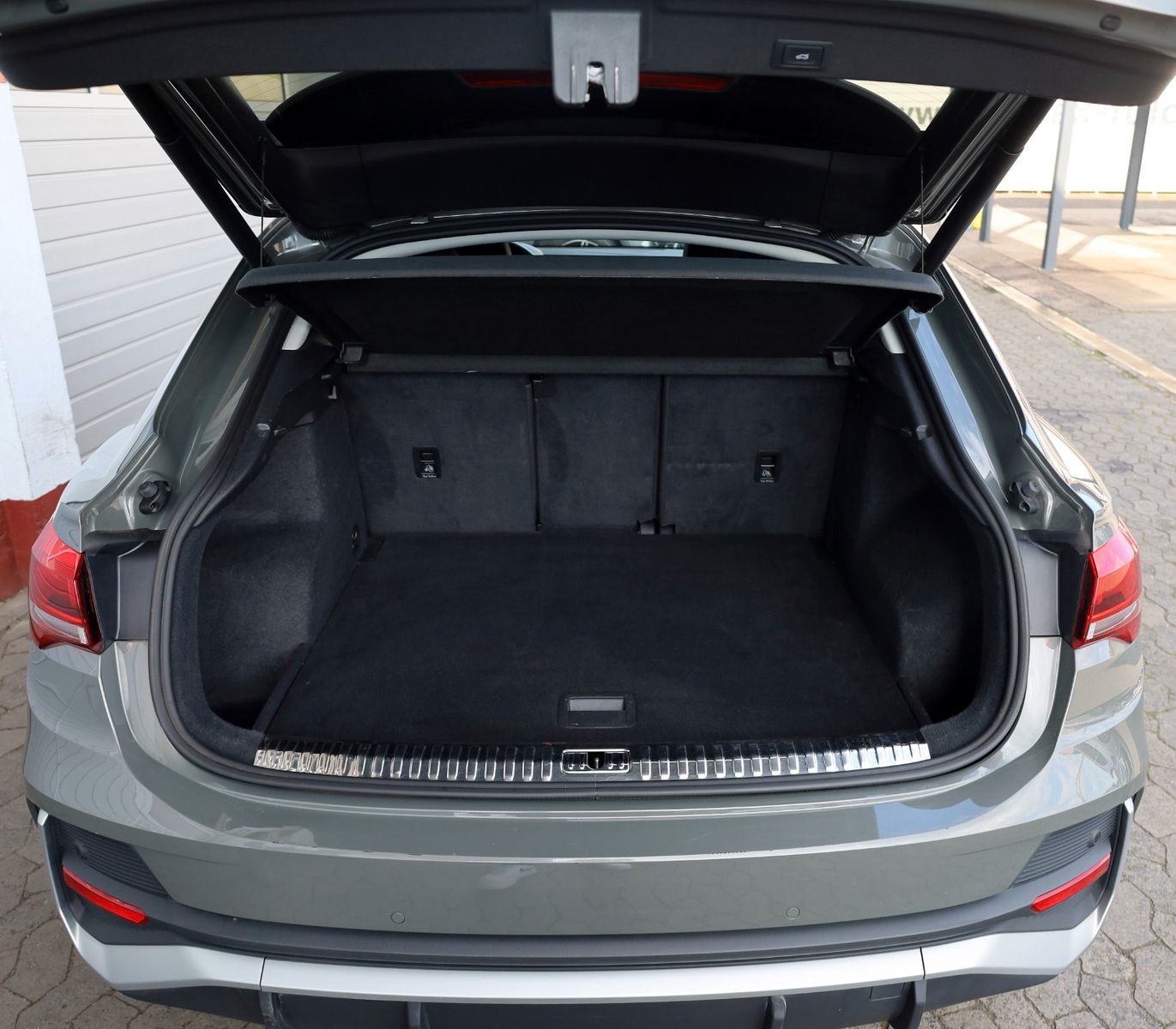 Fahrzeugabbildung Audi Q3 Sportback 35 TFSI S line,T.Leder,Navi,LED,SH