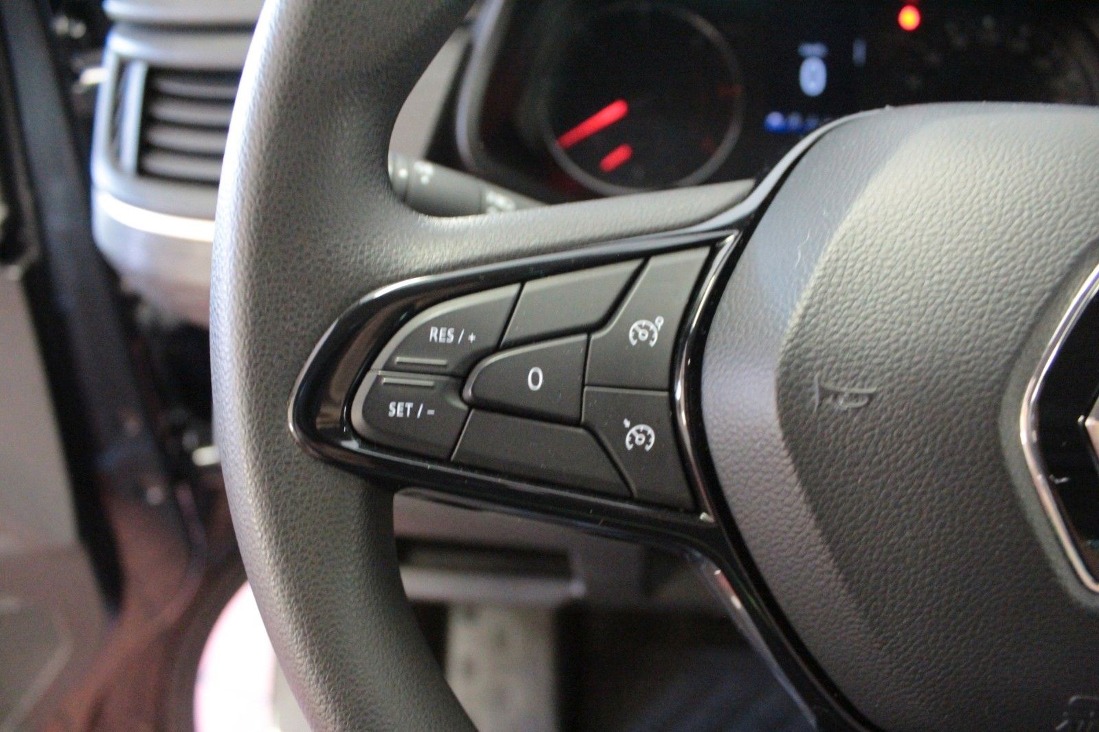 Fahrzeugabbildung Renault Trafic Grand L2H1 Blue DCI EDC Automatik