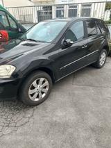 Mercedes-Benz Mercedes  ML W164 - Mercedes 320 SUV