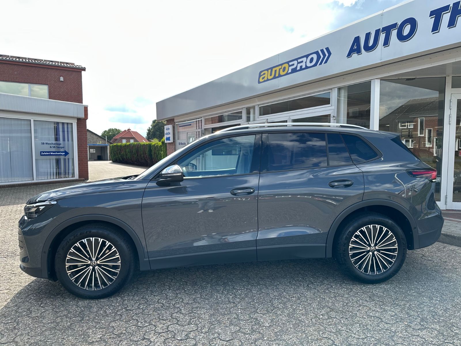 Fahrzeugabbildung Volkswagen Tiguan 1.5 eTSI Life DSG AHK/Navi/ACC/LED/SHZG