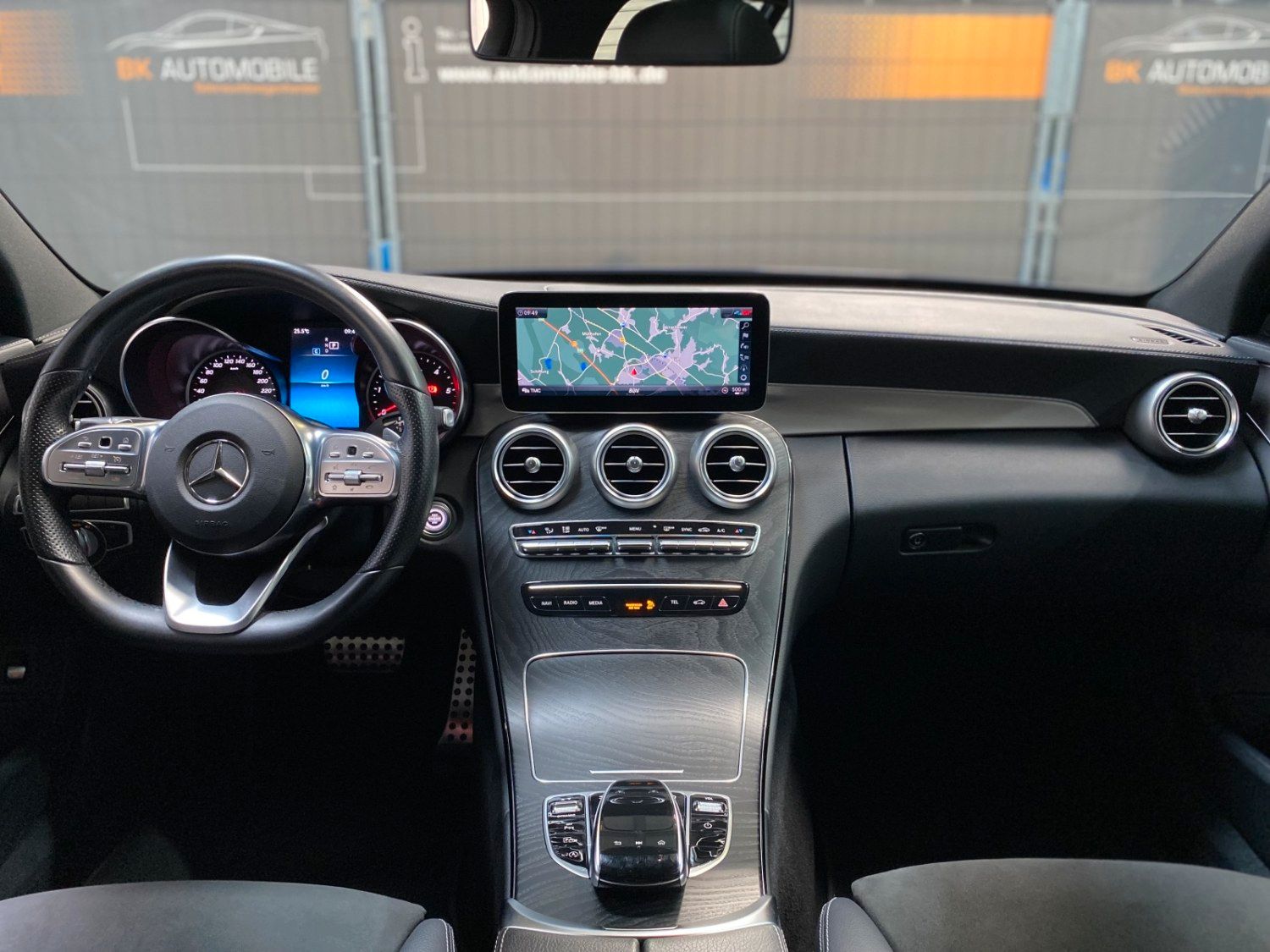 Fahrzeugabbildung Mercedes-Benz C 300 d 4M T AMG #Pano#Alcantara#Kamera#LED#Keyl