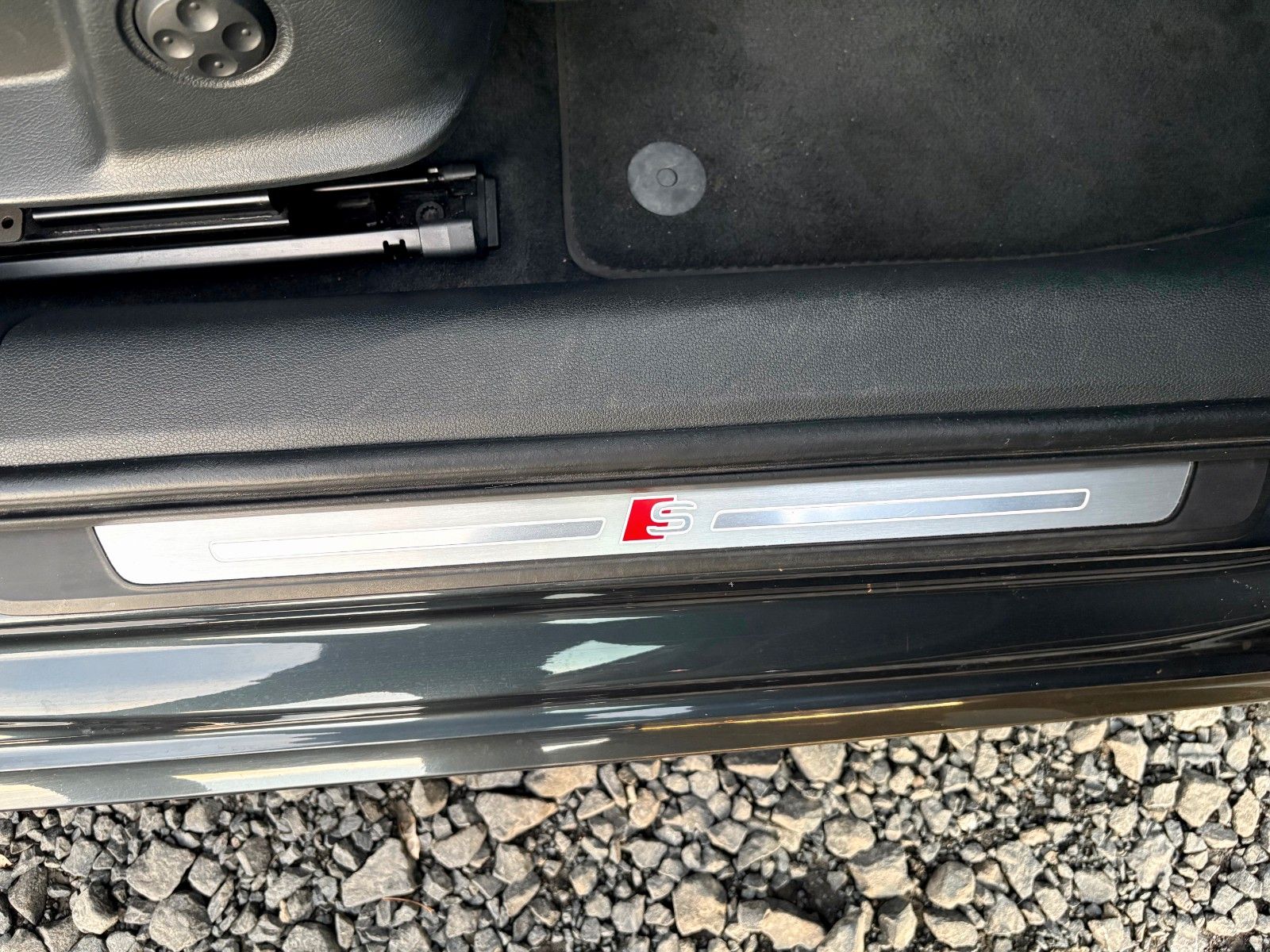 Fahrzeugabbildung Audi A4 Avant 2.0 TDI sport Navi Leder Xenon S-LINE