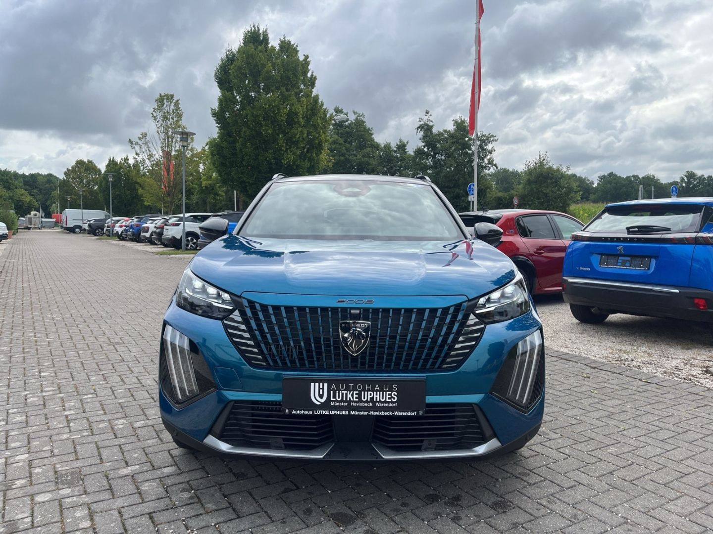 Fahrzeugabbildung Peugeot 2008 GT HYBRID 145 e-DSC6 El. Panodach Navi ACC