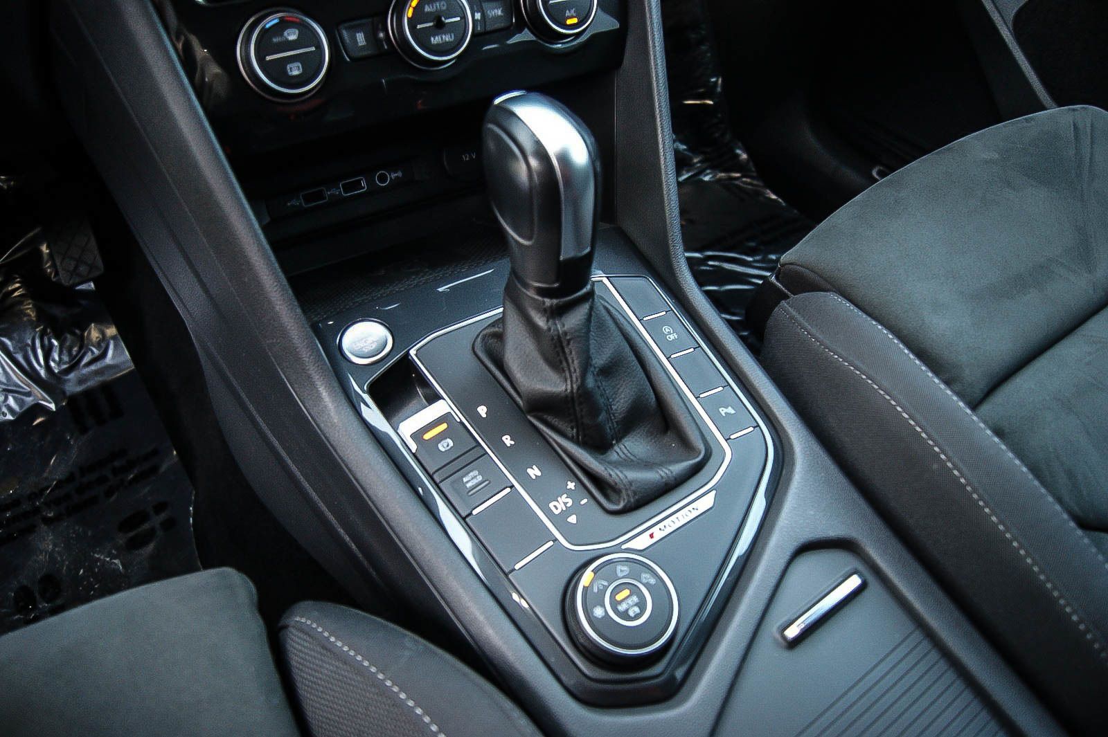 Fahrzeugabbildung Volkswagen Tiguan 2.0TDI 4Motion DSG R-LINE Black Style 19'