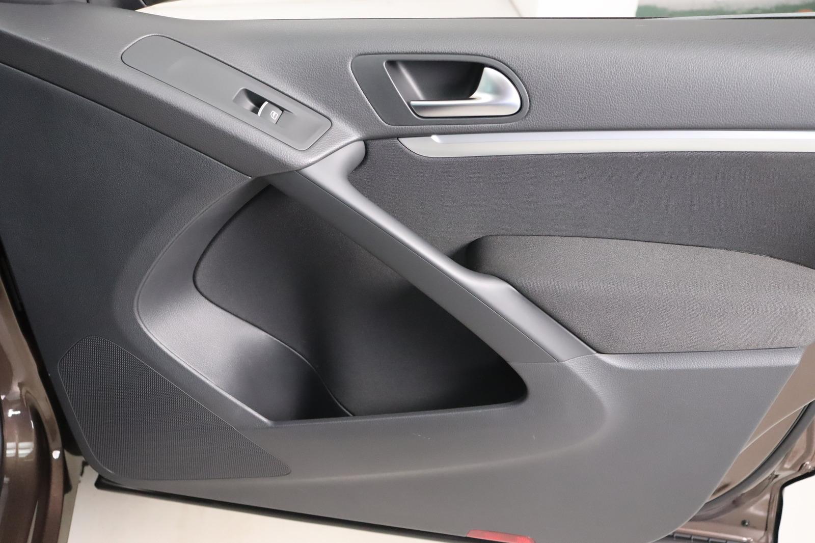 Volkswagen Tiguan * Pano * Navi * Xenon * Parkassistent Tra