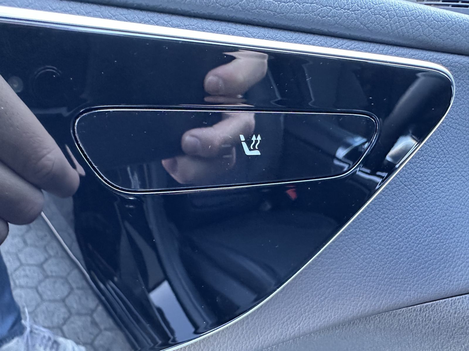 Fahrzeugabbildung Mercedes-Benz C 220d T Avantgarde Adv NAV+MATRIX+WIDE+18ZO+KAM