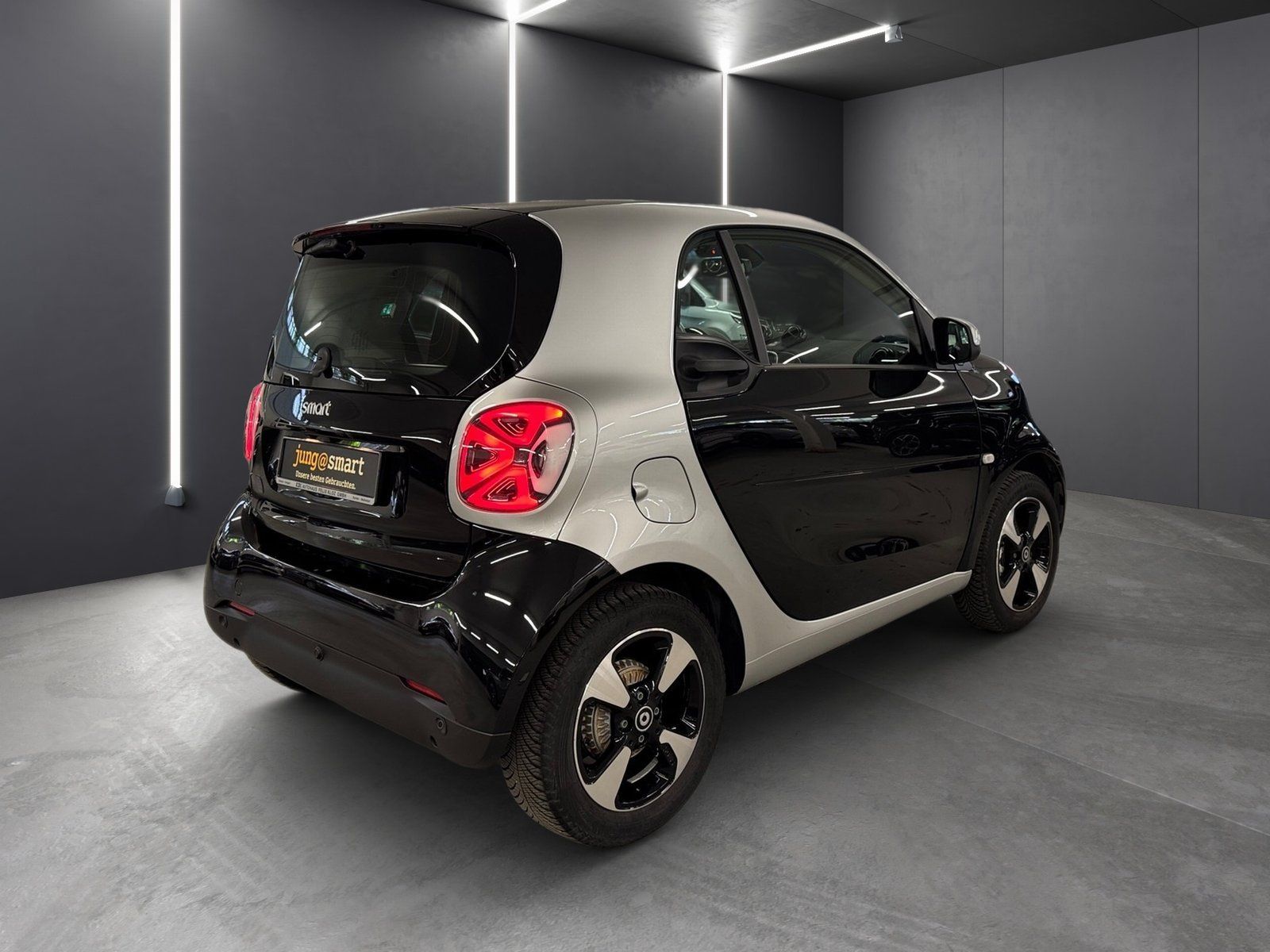 Fahrzeugabbildung Smart smart EQ fortwo Exclusive*Pano*LED*Kamera*22kW*