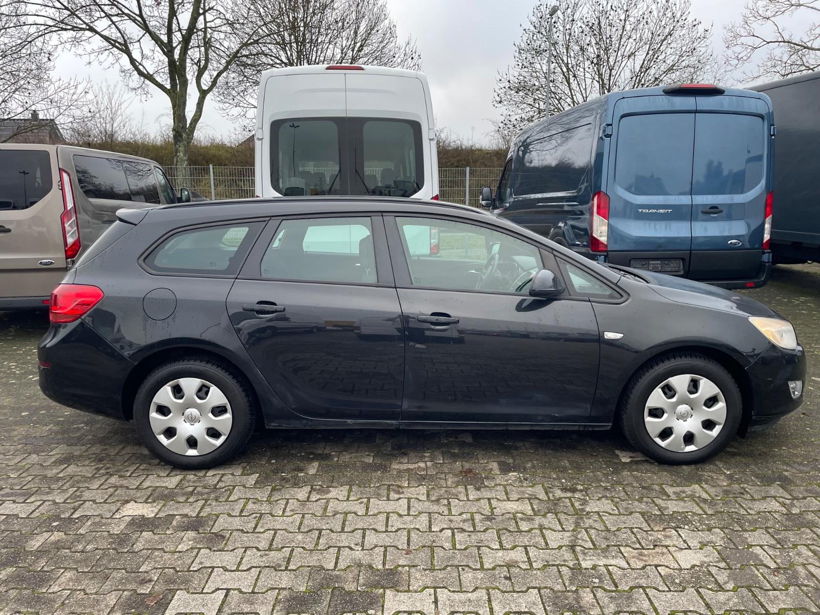 Opel Astra 2012 — engine 1.686 cm³, 110 HP (81kW)