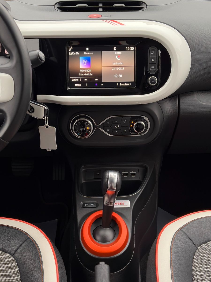 Fahrzeugabbildung Renault Twingo Vibes E Temp SHZ PDC R-Kam CarPlay Navi