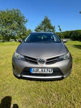 Toyota Auris 1,33-l-Dual-VVT-i - - Toyota Auris: 33