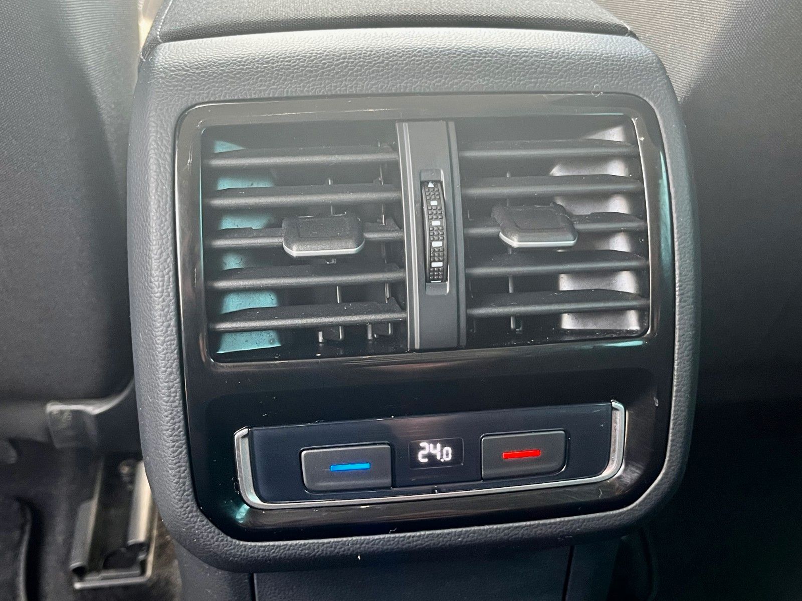 Fahrzeugabbildung Volkswagen Passat Variant 2.0 TDI Aut. Business Navi AHK AC