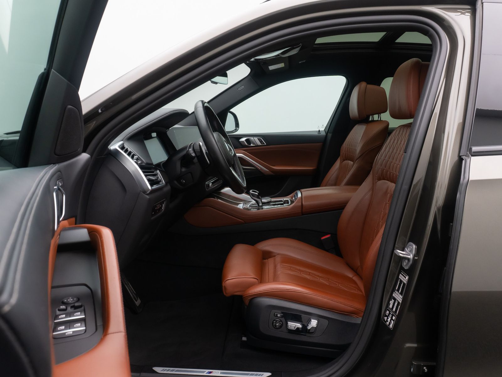 Fahrzeugabbildung BMW X6 xD40i M Sport 360°DAB Panorama Individual 22"