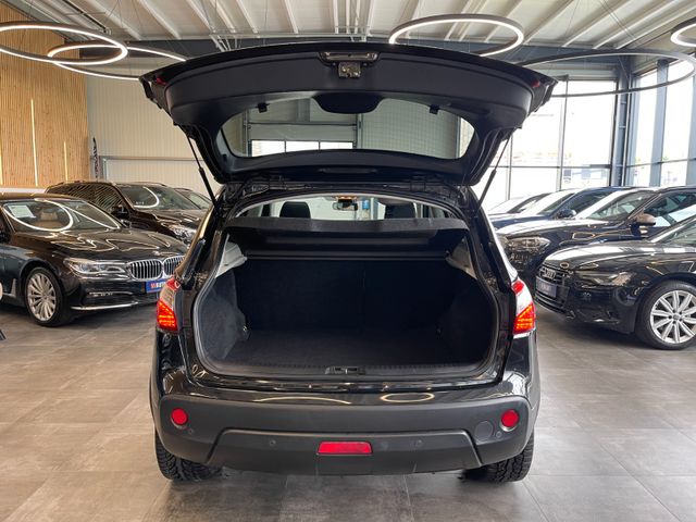 Nissan Qashqai 360 4X4 *PANORAMA*NAVI*TEILLEDER*