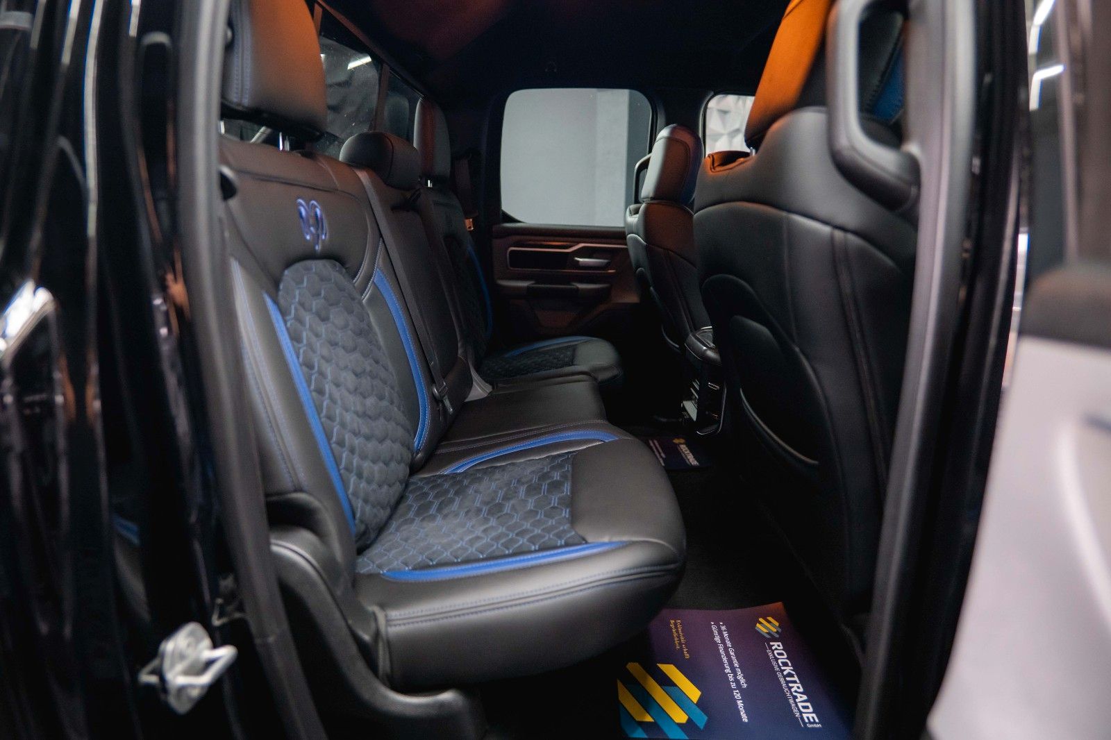 Fahrzeugabbildung Dodge RAM 5.7 V8 HEMI 4x4 OFFROAD Night-Paket LONGBED