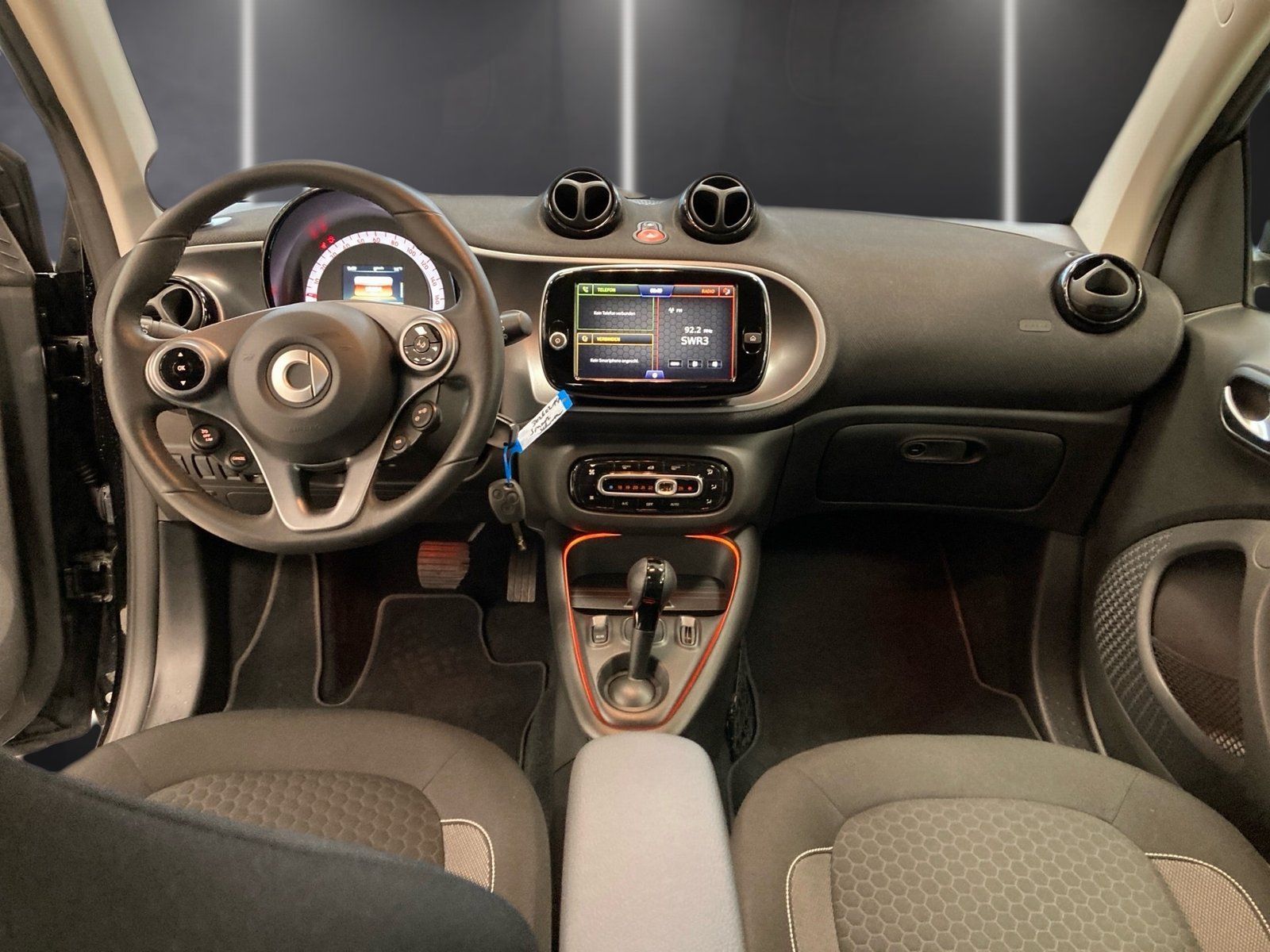 Fahrzeugabbildung Smart smart EQ fortwo Exclusive*Kamera*Media*LED*22kW*