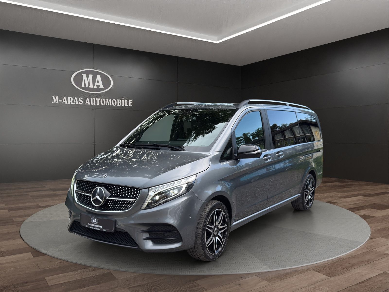 MERCEDES-BENZ V 300d AMG 4Matic Lang Leder 1Hand