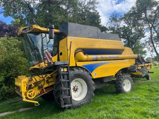 New Holland CSX 7040