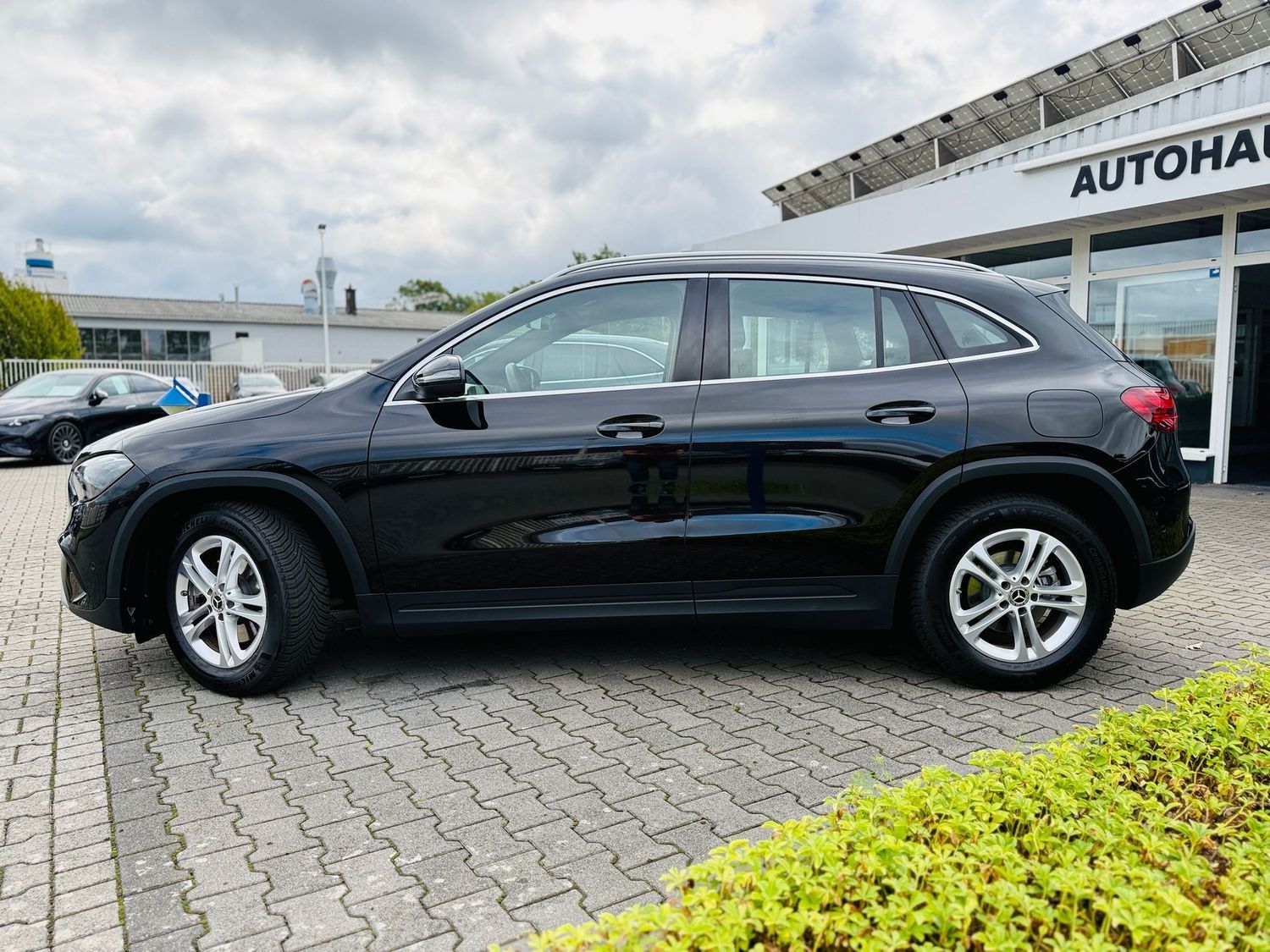 Fahrzeugabbildung Mercedes-Benz GLA 200 PROGRESSIVE Advanced, Distronic, RFK, LE