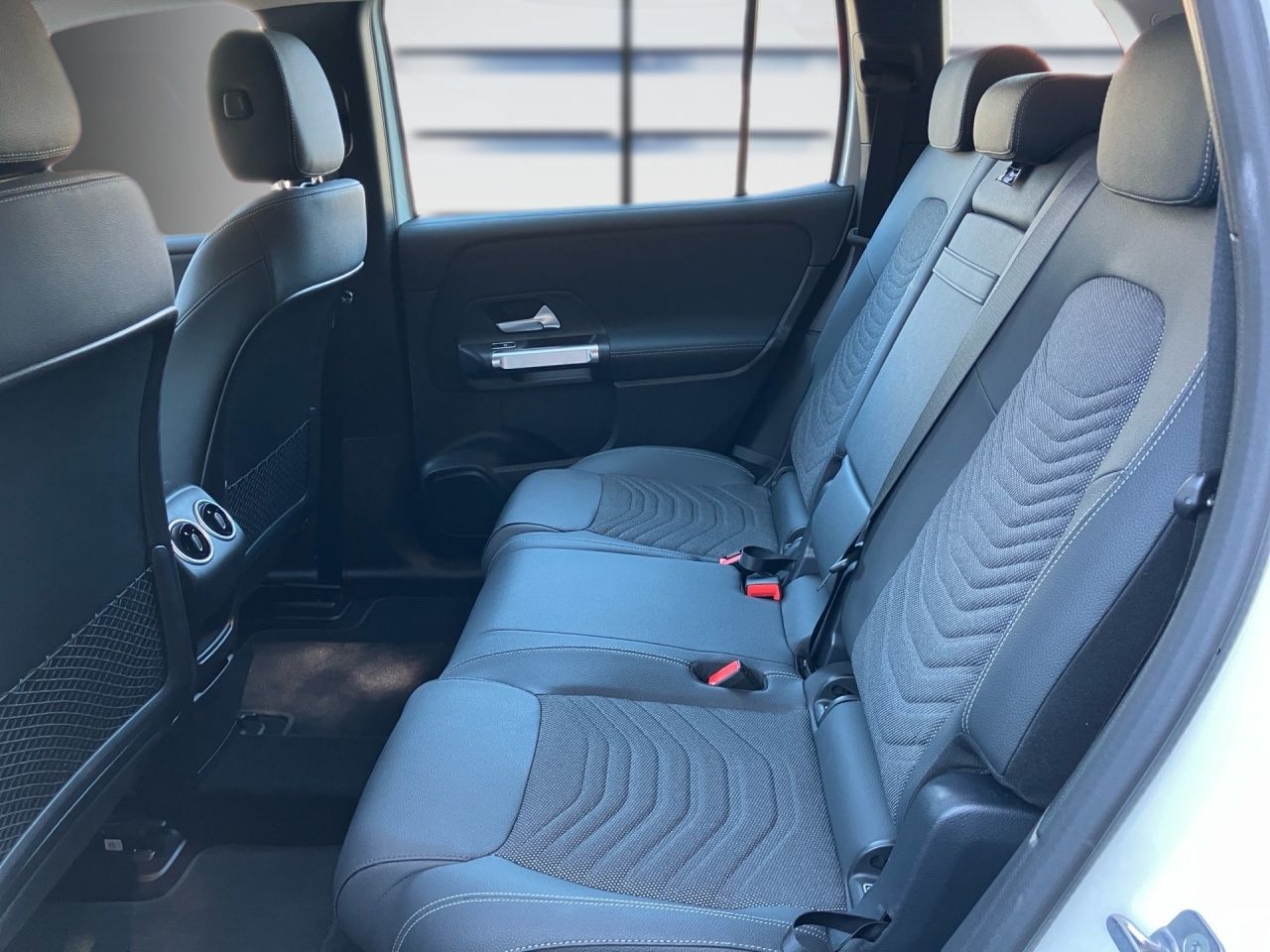 Fahrzeugabbildung Mercedes-Benz EQB 300 4M BONUS+AHK+360°+LENKRADHEIZ+FAHRASSIST
