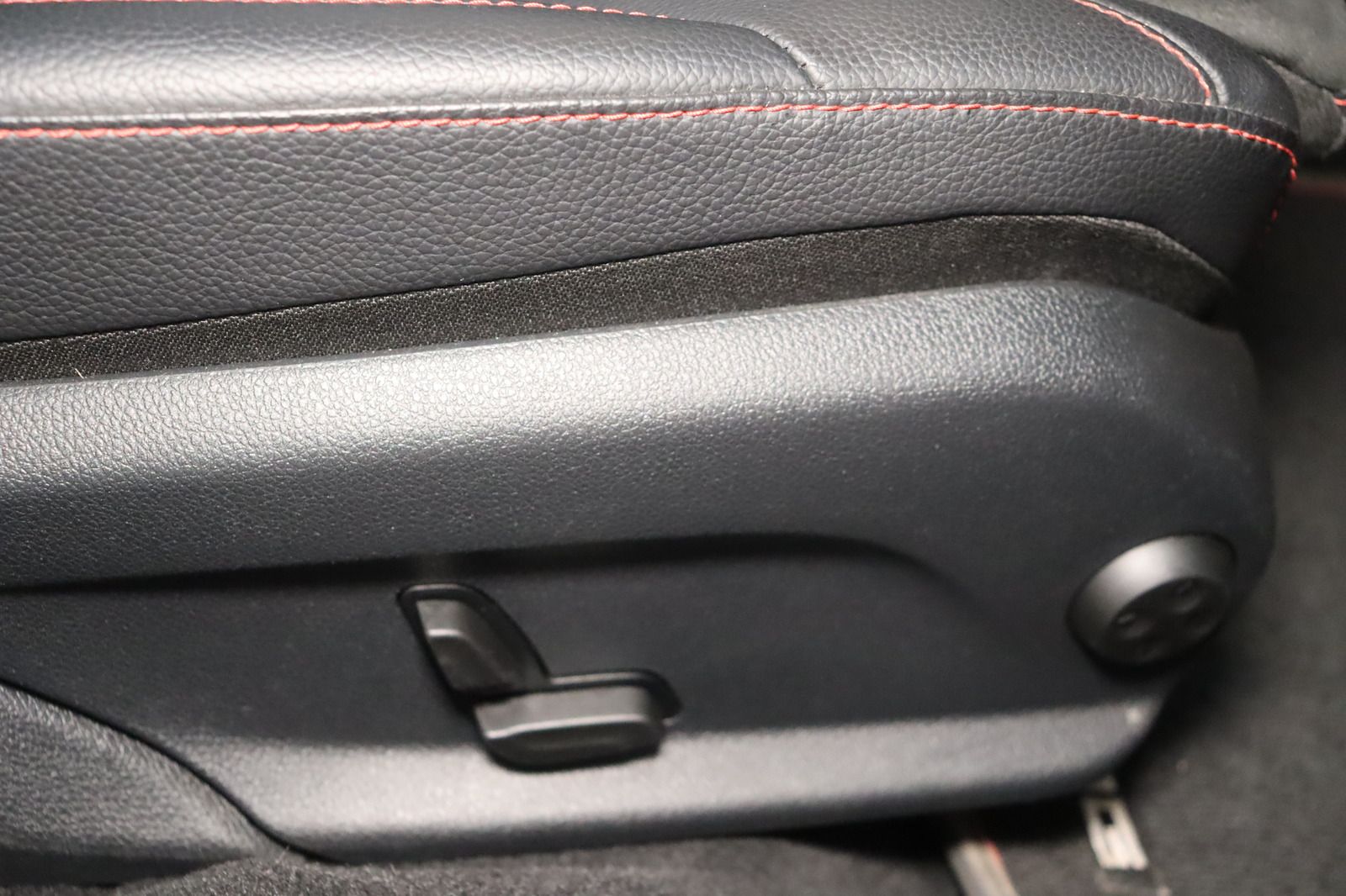 Fahrzeugabbildung Mercedes-Benz C 43 AMG 4Matic * Pano * LED * Parkassist.