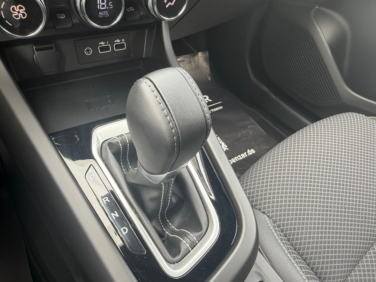 Fahrzeugabbildung Renault Arkana Techno/KAMERA/AMBIENTE/KAMERA/LEDER/ACC