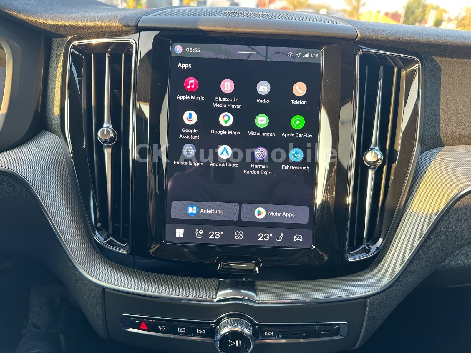 Fahrzeugabbildung Volvo XC60 B4 Plus Dark AWD/BLIS/Navi/LED/Kamera/AHK