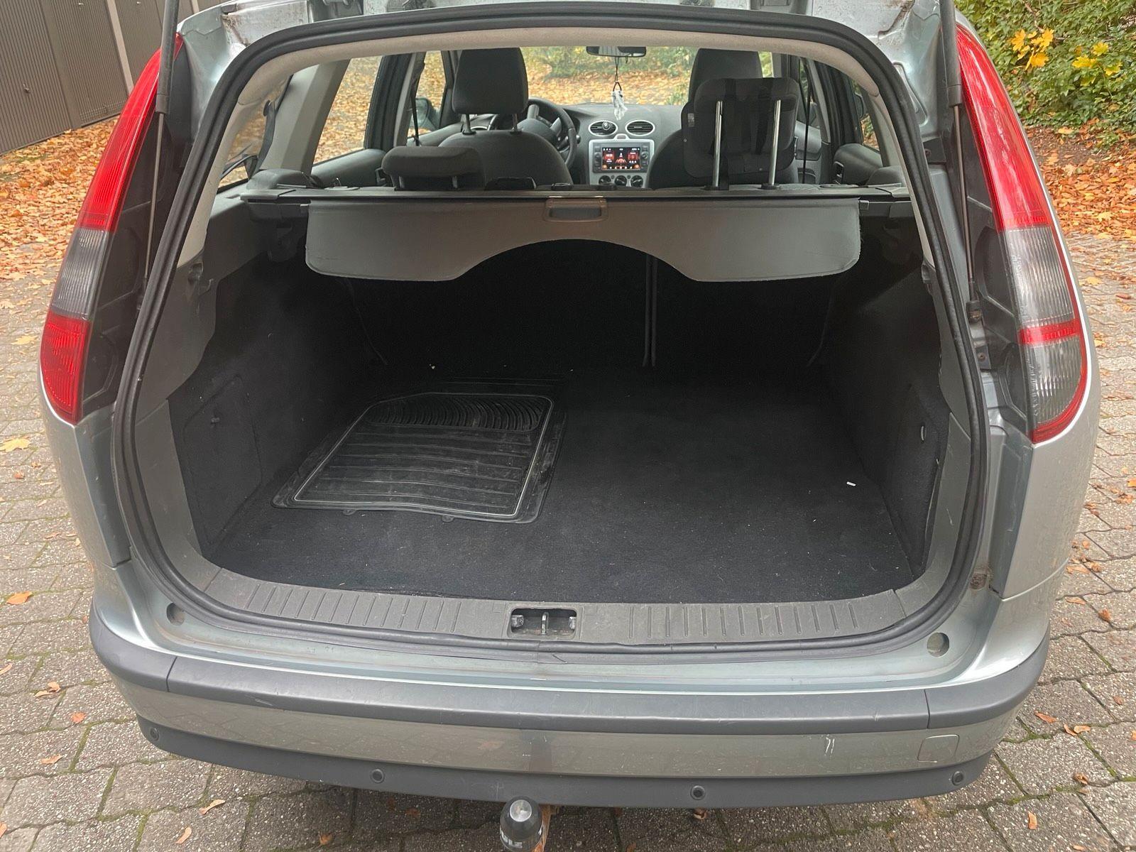 Ford Focus 2005 — photo 12