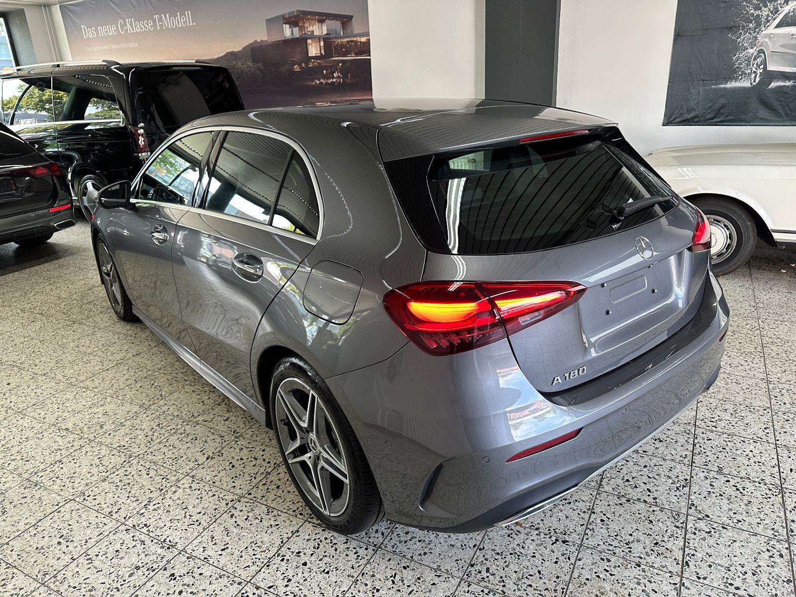 Mercedes-Benz A 180 AMG Line NAV LED PTS SHZ KEYLESS KAMERA 1H foto 7