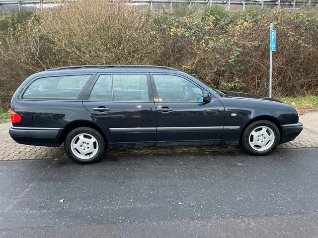 Mercedes-Benz E 230 T Kombi Elegance mit Anhängerkupplung