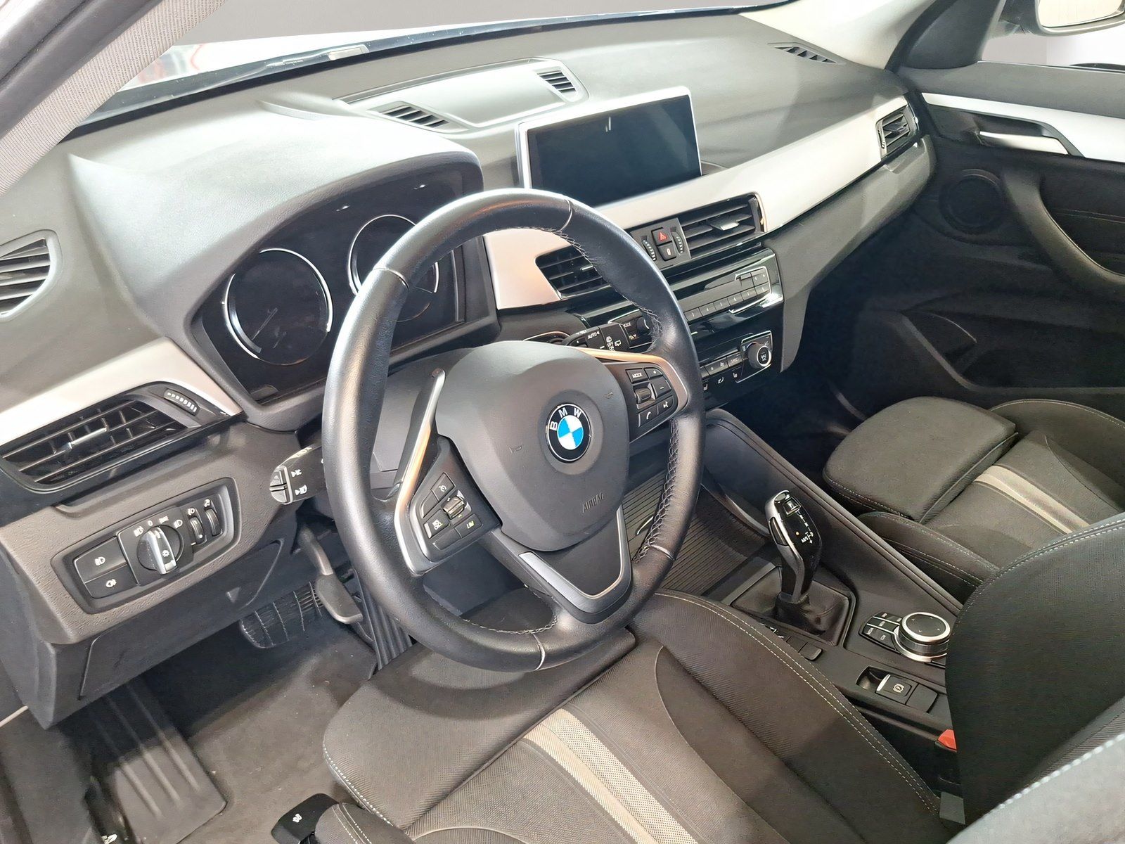 BMW X1 sDrive18i Navi Kamera Driv.Assist Sportsitze foto 4