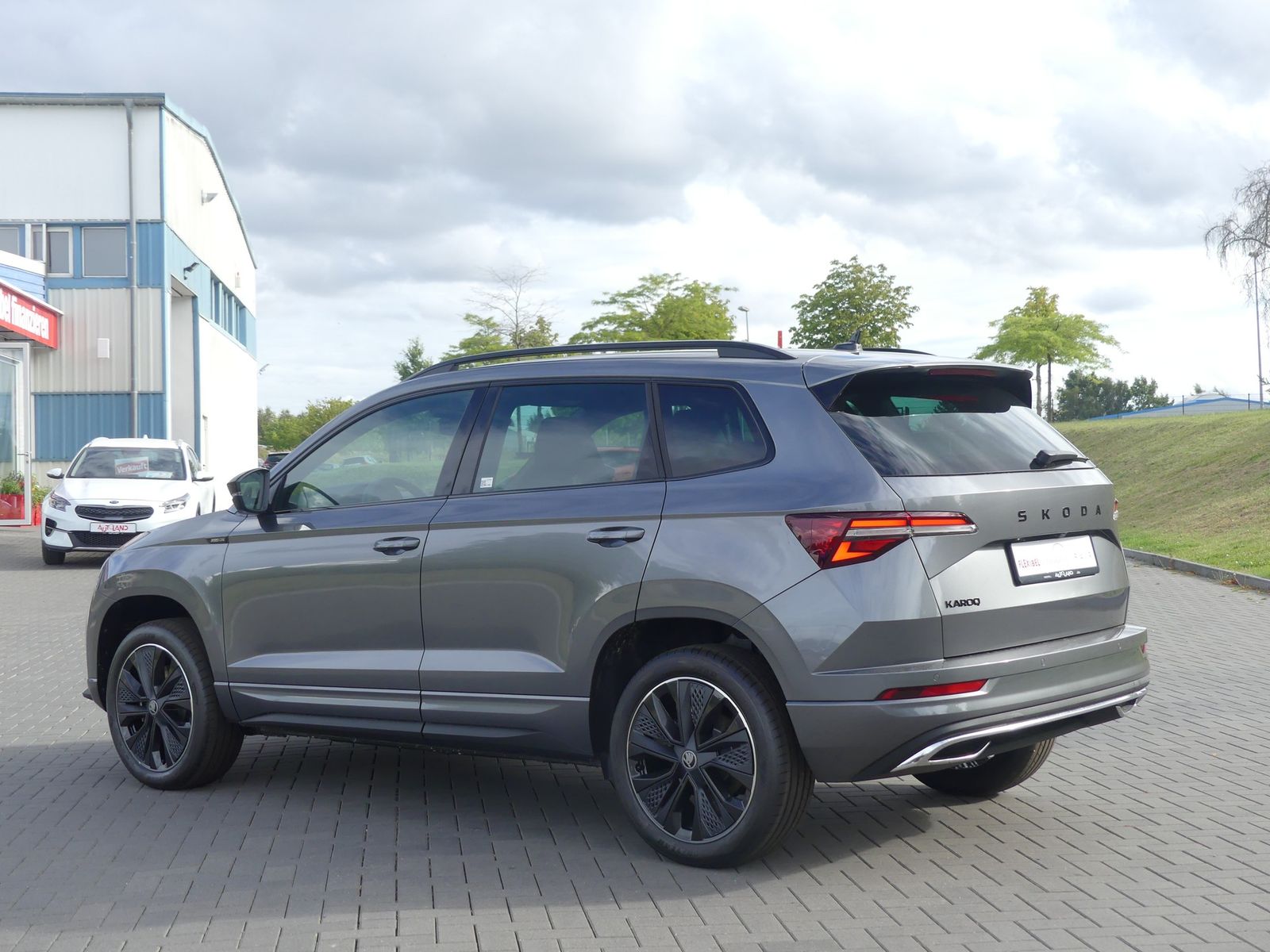 Skoda Karoq Sportline 1.5 TSI DSG Matrix ACC AHK Pano imagem 3