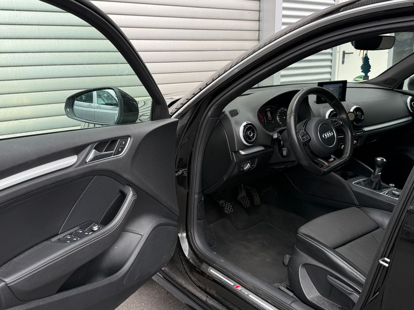 Fahrzeugabbildung Audi A3 Sportback S-Line Navi SHZ PDC Xenon Tempomat