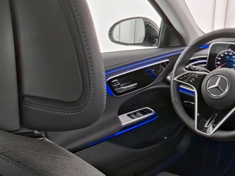 Mercedes-Benz E 220 T d , AVANTGARDE AHK DISTR KAMERA SPUR