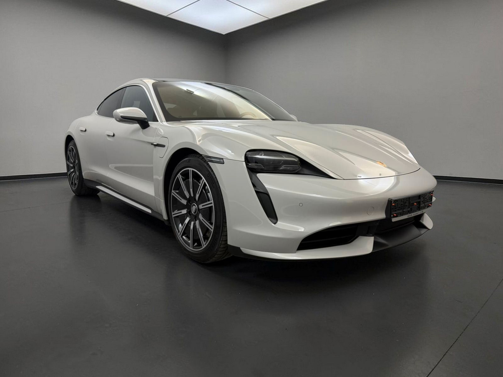 Porsche Taycan Turbo*1.HD*U_FREI*PANO*NEUZUSTAND*KREIDE imagem 3